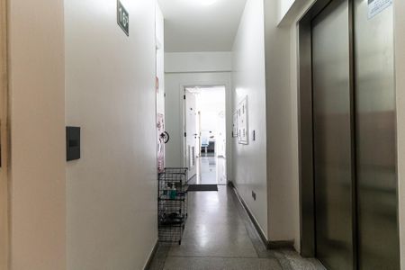 Apartamento para alugar com 354m², 4 quartos e 4 vagas Apartamento para alugar com 354m², 4 quartos e 4 vagasHall de Serviço Privativo