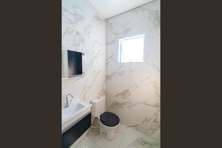 Casa à venda com 170m², 2 quartos e 2 vagasLavabo