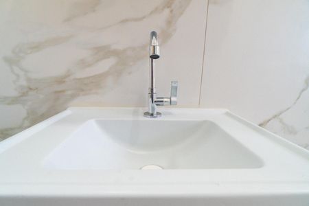 Casa à venda com 170m², 2 quartos e 2 vagasBanheiro da Suíte Detalhe