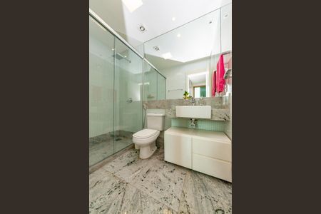 Apartamento à venda com 278m², 4 quartos e 4 vagasBanheiro da Suíte 3