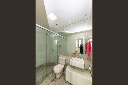 Apartamento à venda com 278m², 4 quartos e 4 vagasBanheiro da Suíte 3