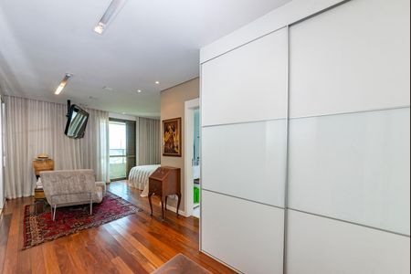 Apartamento à venda com 278m², 4 quartos e 4 vagasSuíte 1