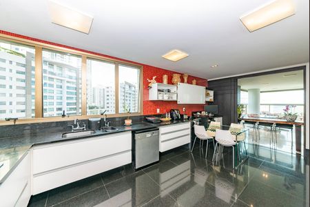 Apartamento à venda com 278m², 4 quartos e 4 vagasCozinha