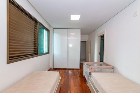 Apartamento à venda com 278m², 4 quartos e 4 vagasSuíte 3
