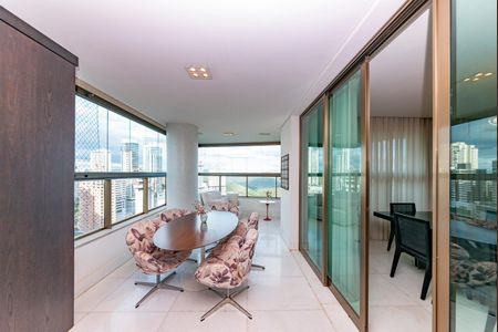 Apartamento à venda com 278m², 4 quartos e 4 vagasVaranda da Sala