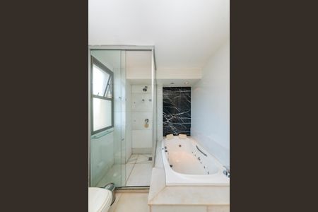 Apartamento à venda com 278m², 4 quartos e 4 vagasBanheiro da Suíte 1