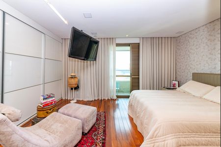 Apartamento à venda com 278m², 4 quartos e 4 vagasSuíte 1