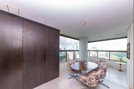 Apartamento à venda com 278m², 4 quartos e 4 vagasVaranda da Sala