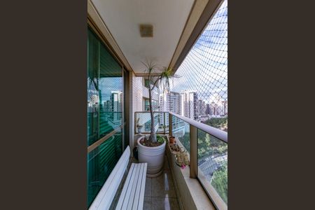 Apartamento à venda com 278m², 4 quartos e 4 vagasVaranda da Suíte 1