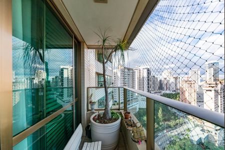 Apartamento à venda com 278m², 4 quartos e 4 vagasVaranda da Suíte 1