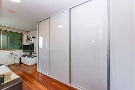Apartamento à venda com 278m², 4 quartos e 4 vagasSuíte 2