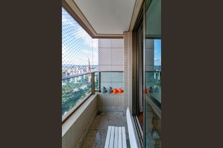 Apartamento à venda com 278m², 4 quartos e 4 vagasVaranda da Suíte 1