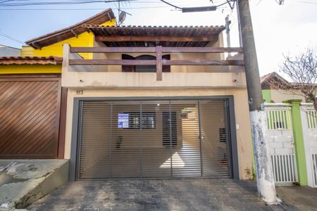 Casa para alugar com 200m², 3 quartos e 2 vagasFachada