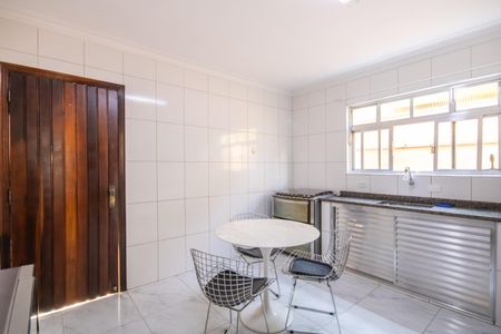 Casa para alugar com 200m², 3 quartos e 2 vagasCozinha