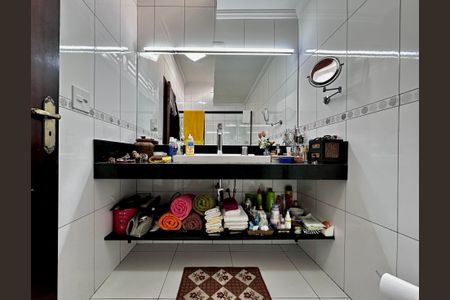 Casa à venda com 289m², 3 quartos e 2 vagasBanheiro do Quarto 1