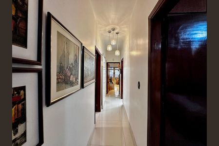 Casa à venda com 289m², 3 quartos e 2 vagasCorredor Quartos