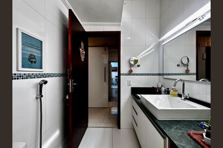 Casa à venda com 289m², 3 quartos e 2 vagasBanheiro Social