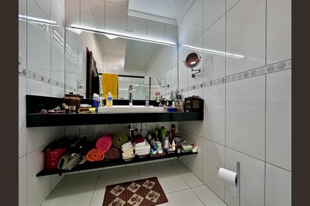 Casa à venda com 289m², 3 quartos e 2 vagasBanheiro do Quarto 1