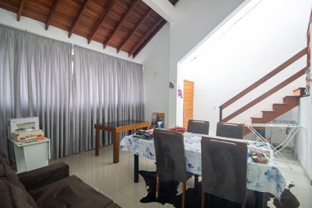 Casa à venda com 140m², 3 quartos e 2 vagas Casa à venda com 140m², 3 quartos e 2 vagasSala