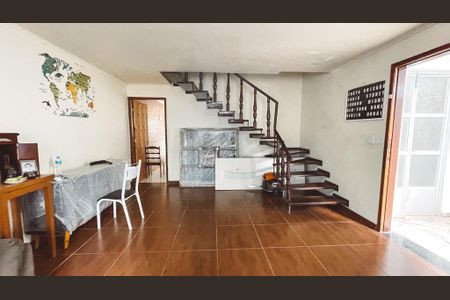 Casa à venda com 150m², 2 quartos e 2 vagasSala