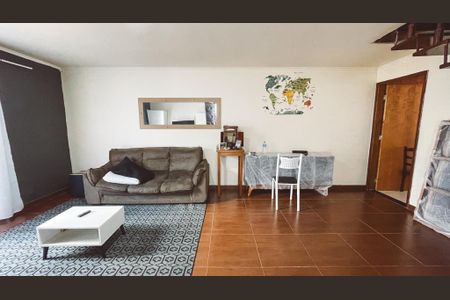 Casa à venda com 150m², 2 quartos e 2 vagasSala