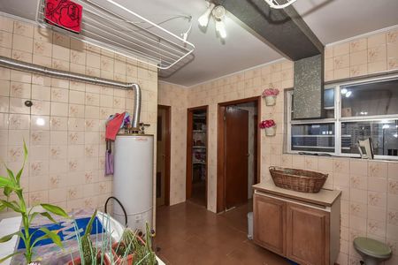 Apartamento à venda com 220m², 3 quartos e 3 vagas Apartamento à venda com 220m², 3 quartos e 3 vagasÁrea de Serviço