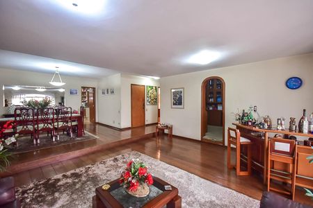 Apartamento à venda com 220m², 3 quartos e 3 vagas Apartamento à venda com 220m², 3 quartos e 3 vagasSala