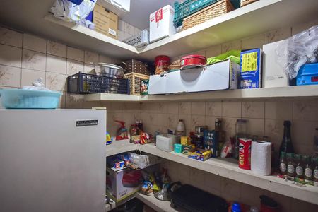 Apartamento à venda com 220m², 3 quartos e 3 vagas Apartamento à venda com 220m², 3 quartos e 3 vagasDespensa