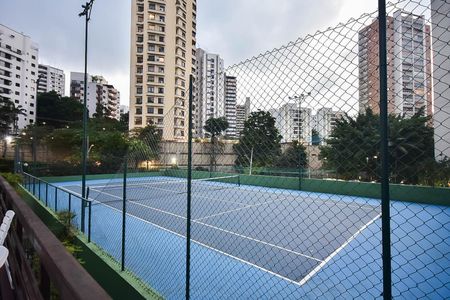 Apartamento à venda com 220m², 3 quartos e 3 vagas Apartamento à venda com 220m², 3 quartos e 3 vagasQuadra