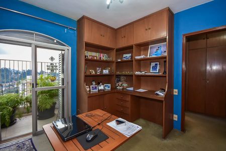 Apartamento à venda com 220m², 3 quartos e 3 vagas Apartamento à venda com 220m², 3 quartos e 3 vagasSuíte 2