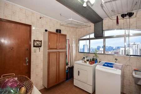 Apartamento à venda com 220m², 3 quartos e 3 vagas Apartamento à venda com 220m², 3 quartos e 3 vagasÁrea de Serviço