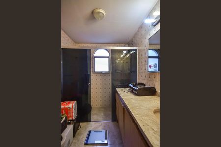 Apartamento à venda com 220m², 3 quartos e 3 vagas Apartamento à venda com 220m², 3 quartos e 3 vagasBanheiro Suíte 2