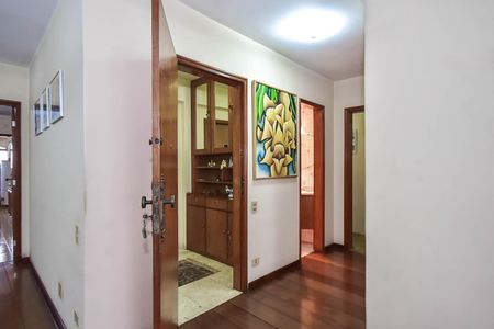 Apartamento à venda com 220m², 3 quartos e 3 vagas Apartamento à venda com 220m², 3 quartos e 3 vagasHall de Entrada