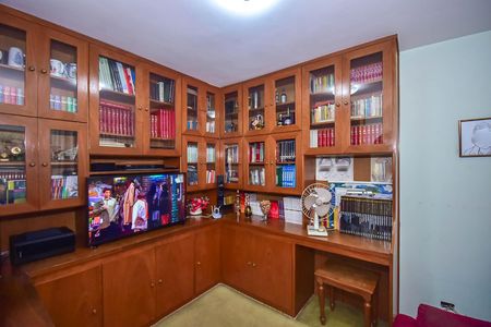 Apartamento à venda com 220m², 3 quartos e 3 vagas Apartamento à venda com 220m², 3 quartos e 3 vagasEscritório