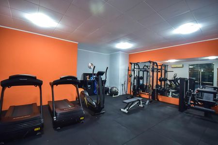 Apartamento à venda com 220m², 3 quartos e 3 vagas Apartamento à venda com 220m², 3 quartos e 3 vagasÁrea comum - Academia
