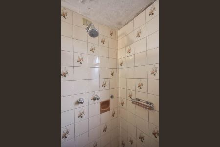 Apartamento à venda com 220m², 3 quartos e 3 vagas Apartamento à venda com 220m², 3 quartos e 3 vagasChuveiro da Suíte 1