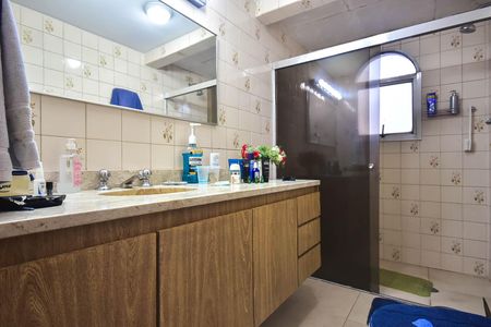 Apartamento à venda com 220m², 3 quartos e 3 vagas Apartamento à venda com 220m², 3 quartos e 3 vagasBanheiro da Suíte 3