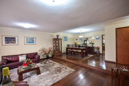 Apartamento à venda com 220m², 3 quartos e 3 vagas Apartamento à venda com 220m², 3 quartos e 3 vagasSala