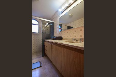 Apartamento à venda com 220m², 3 quartos e 3 vagas Apartamento à venda com 220m², 3 quartos e 3 vagasBanheiro Suíte 2