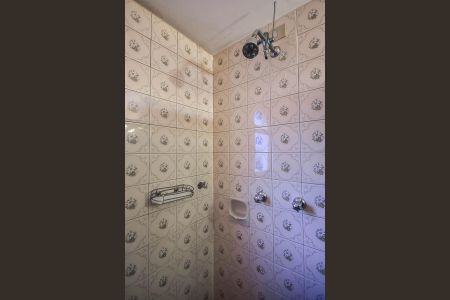 Apartamento à venda com 220m², 3 quartos e 3 vagas Apartamento à venda com 220m², 3 quartos e 3 vagasChuveiro do Banheiro da Suíte 2