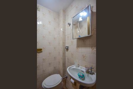 Apartamento à venda com 220m², 3 quartos e 3 vagas Apartamento à venda com 220m², 3 quartos e 3 vagasBanheiro de Serviço