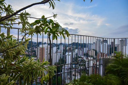 Apartamento à venda com 220m², 3 quartos e 3 vagas Apartamento à venda com 220m², 3 quartos e 3 vagasVaranda da Suíte 3