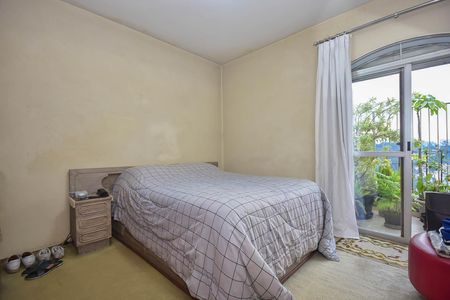 Apartamento à venda com 220m², 3 quartos e 3 vagas Apartamento à venda com 220m², 3 quartos e 3 vagasSuíte 3