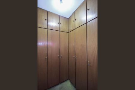 Apartamento à venda com 220m², 3 quartos e 3 vagas Apartamento à venda com 220m², 3 quartos e 3 vagasArmário da Suíte 1