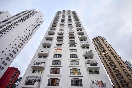 Apartamento à venda com 220m², 3 quartos e 3 vagas Apartamento à venda com 220m², 3 quartos e 3 vagasFachada