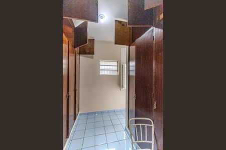 Casa à venda com 600m², 3 quartos e 2 vagas Casa à venda com 600m², 3 quartos e 2 vagasCorredor