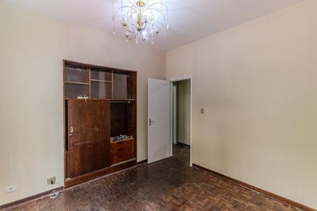 Casa à venda com 600m², 3 quartos e 2 vagas Casa à venda com 600m², 3 quartos e 2 vagasQuarto 1