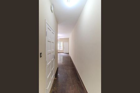 Casa à venda com 600m², 3 quartos e 2 vagas Casa à venda com 600m², 3 quartos e 2 vagasSala