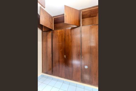 Casa à venda com 600m², 3 quartos e 2 vagas Casa à venda com 600m², 3 quartos e 2 vagasCorredor