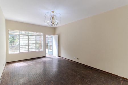 Casa à venda com 600m², 3 quartos e 2 vagas Casa à venda com 600m², 3 quartos e 2 vagasSala
